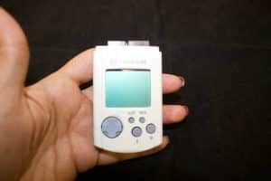 dreamcast vmu: i salvataggi resistono senza batterie?