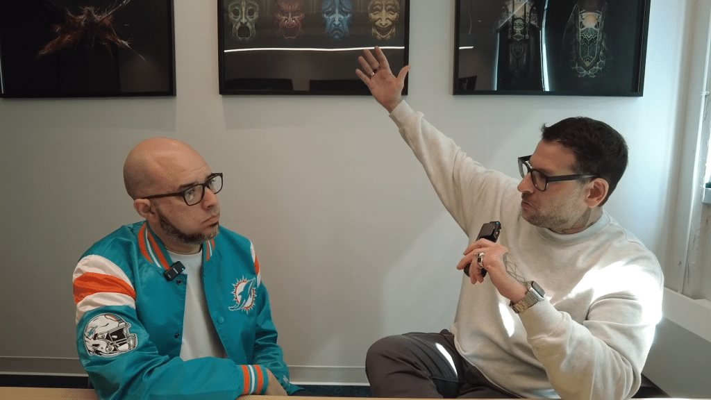 danny peña e il creative director jonathan jacques-belletête discutono di emozioni, mostri e traumi – tutti gli ingredienti di hell is us.