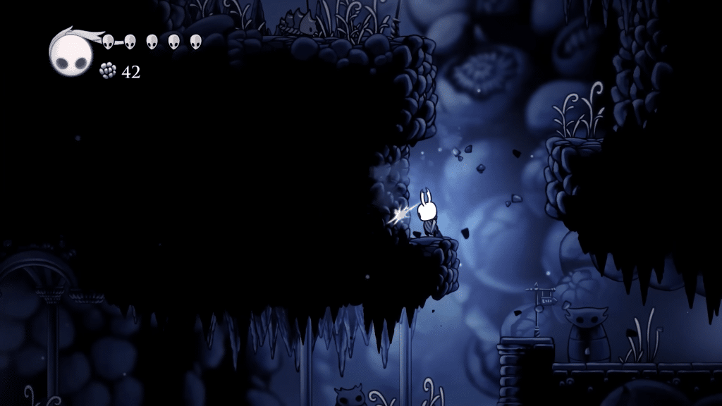 hornet esplora una caverna oscura illuminata da riflessi blu in hollow knight silksong