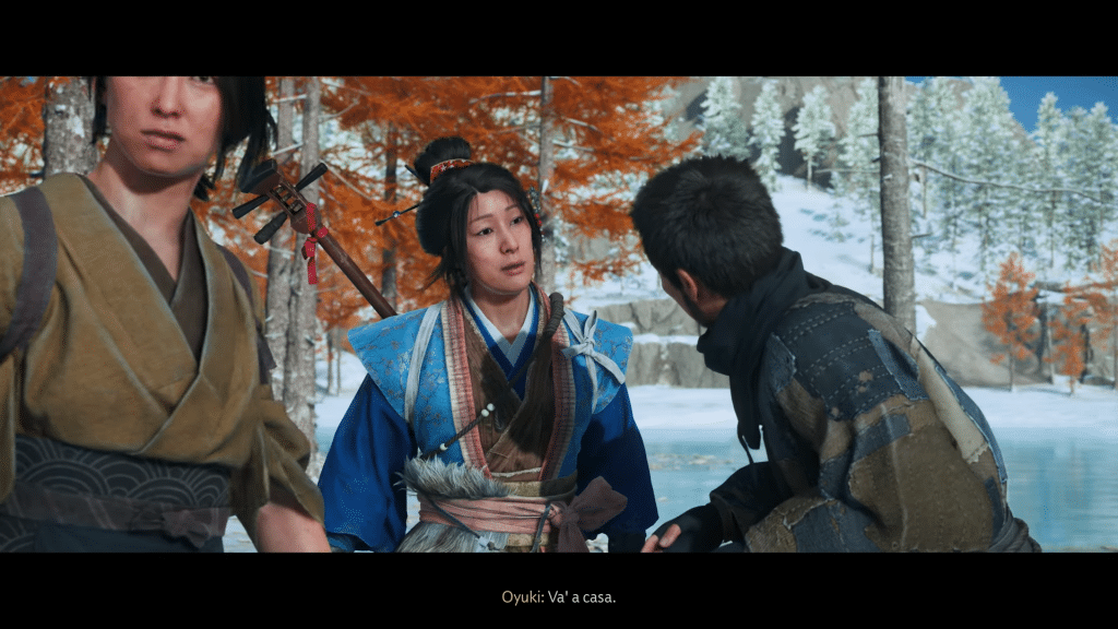 ghost of yotei: la verità sulla madre di atsu e la kitsune l’episodio “tutta la verità sulla mamma di atsu” ha cambiato per sempre la percezione della storia di ghost of yotei. per la prima volta il gioco di sucker punch affronta direttamente le origini della protagonista, portando alla luce un passato fatto di tradimenti, vendetta e rivelazioni che ribaltano tutto ciò che credevamo di sapere. il dolore nascosto di atsu fin dall’inizio atsu porta dentro di sé un vuoto che non riesce a colmare. sa di aver perso la madre, ma non conosce i motivi. nella missione “veleno e bugie” quel vuoto diventa un abisso che la costringe a guardare in faccia la verità. le visioni causate dalla tossina della kitsune aprono ferite che non si erano mai rimarginate. in un susseguirsi di immagini distorte e ricordi confusi, atsu rivede l’impiccagione della madre, la sua voce, i suoi gesti. è un momento che cambia il senso dell’intera avventura. la kitsune non è solo una nemica. è la chiave del passato di atsu e del suo dolore. oyuki, la prima kitsune la verità emerge quando atsu scopre che oyuki, la donna che l’ha guidata fino a quel momento, è in realtà la prima kitsune. un tempo serviva il clan saito come shinobi, ma disobbedì per salvare una bambina. quella bambina era atsu. per punizione, saito la marchiò e la costrinse ad addestrare un gruppo di assassini conosciuti come i nove code. quando oyuki cercò di ribellarsi, venne tradita da dojun, il suo allievo più fidato, che prese il suo posto e la esiliò. tutta la leggenda della kitsune si rovescia. non è più un demone che inganna gli uomini, ma una vittima che ha cercato di salvare chi amava e ha perso tutto nel tentativo. la tossina della verità il veleno della kitsune non è solo un’arma. è un mezzo narrativo che costringe atsu a guardarsi dentro. ogni allucinazione rappresenta un ricordo sepolto, un dolore non elaborato. quando oyuki la costringe a respirarlo, non vuole ucciderla ma metterla alla prova. la tossina serve a separare ciò che è reale da ciò che è illusione. è il simbolo di una verità che può ferire ma che libera. durante il confronto finale, oyuki le dice: “devi affrontare il ricordo, così saprai cos’è reale.” è la frase che segna il passaggio di atsu da vittima a protagonista del proprio destino. il legame con la madre la rivelazione più forte arriva quando atsu, in preda alle visioni, urla “mamma!” davanti a oyuki. in quel momento il confine tra la kitsune e la madre scompare. il gioco non lo conferma esplicitamente, ma tutto lo suggerisce: oyuki è la madre perduta o, almeno, la sua incarnazione simbolica. il loro duello non è solo uno scontro tra guerriere ma un incontro tra passato e presente, tra colpa e perdono. quando atsu vince, non cerca vendetta. cerca pace. la pace che sua madre non aveva mai avuto. il mito della kitsune reinterpretato nel folklore giapponese, la kitsune è uno spirito volpe capace di assumere forma umana, spesso associato all’inganno e alla metamorfosi. in ghost of yotei, sucker punch trasforma questo mito in qualcosa di più umano. la trasformazione non è fisica ma morale. oyuki indossa maschere per sopravvivere. atsu le rimuove per trovare la propria identità. la maschera diventa un simbolo di protezione e prigionia allo stesso tempo. e quando atsu la toglie, smette di vivere per vendicarsi e inizia a vivere per capire. onore, colpa e perdono il legame tra atsu e oyuki riassume tutto ciò che definisce ghost of yotei: il conflitto tra onore e umanità, tra vendetta e compassione. oyuki è la madre che ha fallito. atsu è la figlia che deve scegliere se ripetere o interrompere quel ciclo. saito rappresenta la vecchia autorità che usa il dolore come controllo, mentre i nove code incarnano le catene del passato che atsu deve spezzare. quando la kitsune muore, atsu non celebra la vittoria. la guarda con rispetto. è un gesto che dice più di mille parole. significato e impatto nella storia la rivelazione della madre di atsu è il cuore emotivo di ghost of yotei. non è solo una svolta narrativa, ma un messaggio sulla memoria e sulla crescita. ogni personaggio indossa una maschera, ma solo chi ha il coraggio di toglierla può conoscere la verità. atsu lo fa, accettando il dolore come parte di sé. la kitsune, simbolo di inganno e metamorfosi, diventa così l’immagine del perdono. e la madre di atsu, un ricordo che continua a vivere nel suo cammino. seguici su instagram per altri approfondimenti sulle storie più intense del mondo playstation.