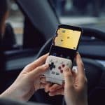 8BitDo FlipPad arriva in Europa: prezzo, compatibilità e come funziona il controller per smartphone